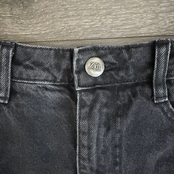 Zara Women Size 4 Black High Rise Raw Hem Cut Off Denim Shorts 3" Inseam Grunge - Picture 2 of 8